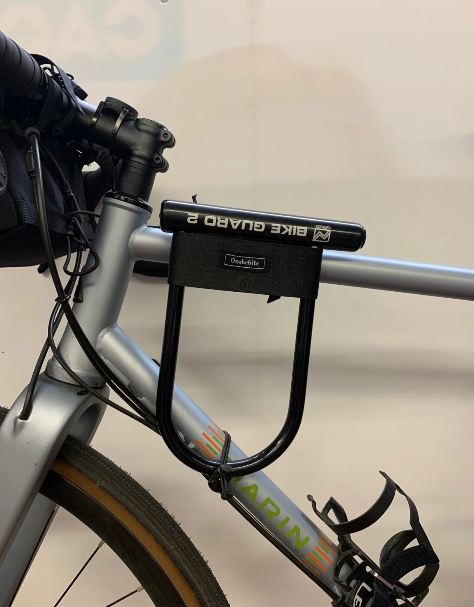 Snakebite Support à cadenas en U