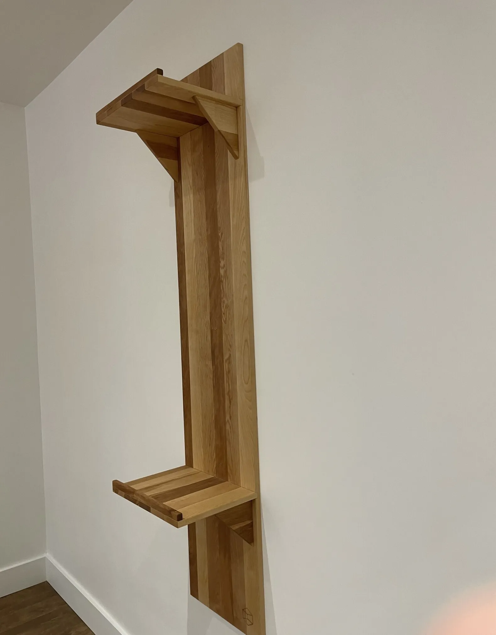 La Hutte Eco Ebénisterie Support mural pour 2 vélos en Merisier